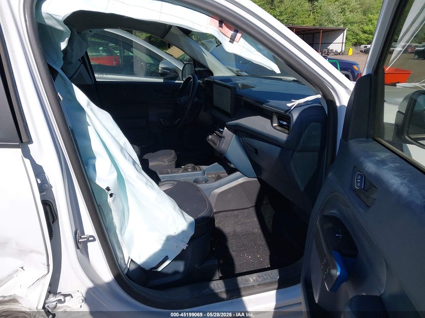 2025 Ford Maverick VIN 3FTCW8TA6SRA57076 IAAI salvage auction — SIDE, Salvage Title, sold $10,600 on 2026-07-28 (photo 5)