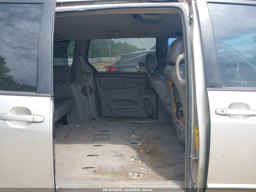 2004 Toyota Sienna VIN 5TDBA22C04S016985 IAAI salvage auction — FRONT END, Salvage (Georgia), sold $725 on 2026-07-09 (photo 8)