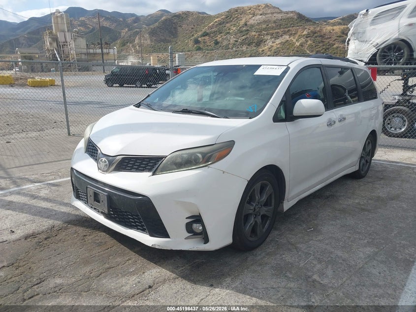 2018 Toyota Sienna VIN 5TDXZ3DC8JS903568 IAAI salvage auction — RIGHT SIDE, Salvage (California), sold $4,050 on 2026-07-08 (photo 2)