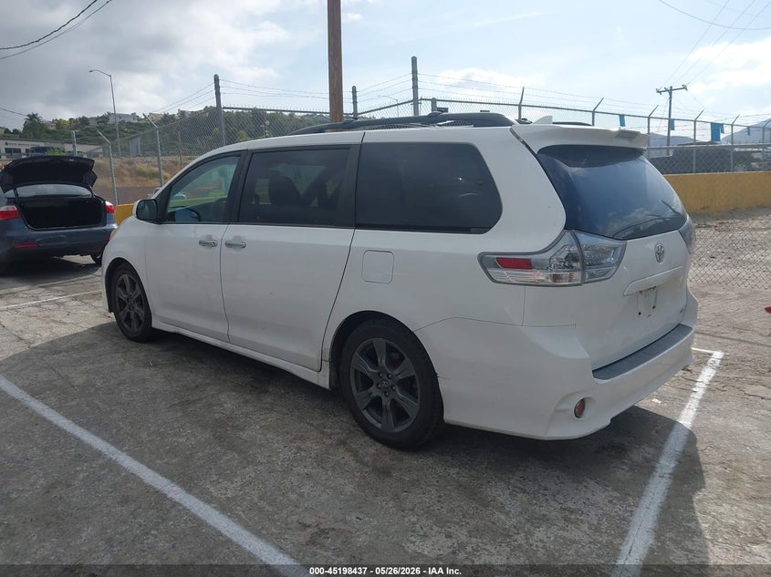 2018 Toyota Sienna VIN 5TDXZ3DC8JS903568 IAAI salvage auction — RIGHT SIDE, Salvage (California), sold $4,050 on 2026-07-08 (photo 3)