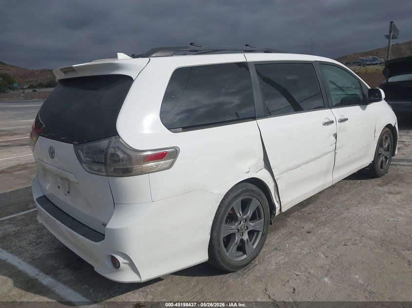 2018 Toyota Sienna VIN 5TDXZ3DC8JS903568 IAAI salvage auction — RIGHT SIDE, Salvage (California), sold $4,050 on 2026-07-08 (photo 4)