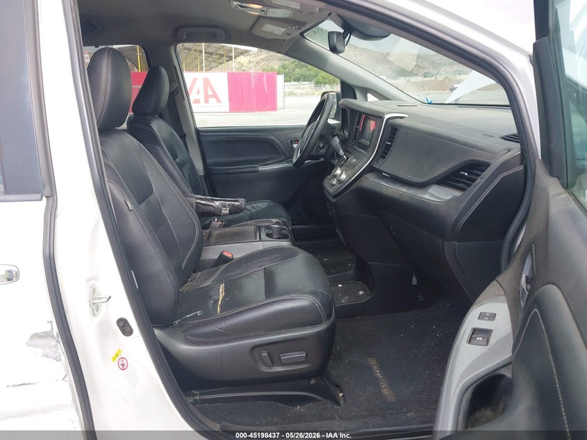 2018 Toyota Sienna VIN 5TDXZ3DC8JS903568 IAAI salvage auction — RIGHT SIDE, Salvage (California), sold $4,050 on 2026-07-08 (photo 5)