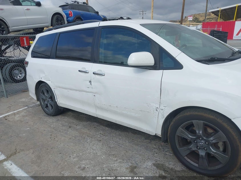 2018 Toyota Sienna VIN 5TDXZ3DC8JS903568 IAAI salvage auction — RIGHT SIDE, Salvage (California), sold $4,050 on 2026-07-08 (photo 6)