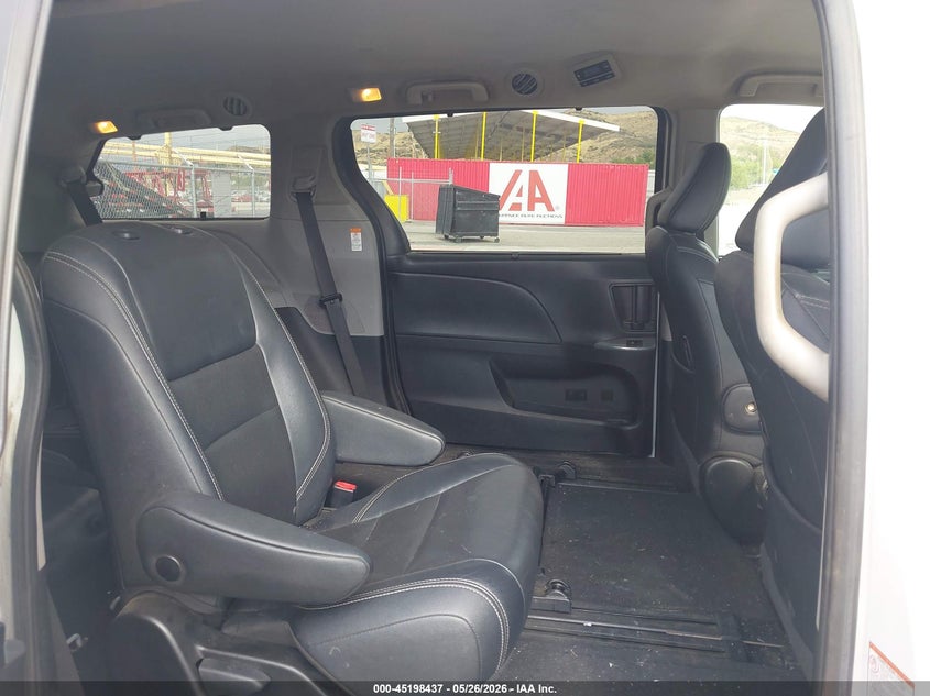 2018 Toyota Sienna VIN 5TDXZ3DC8JS903568 IAAI salvage auction — RIGHT SIDE, Salvage (California), sold $4,050 on 2026-07-08 (photo 8)