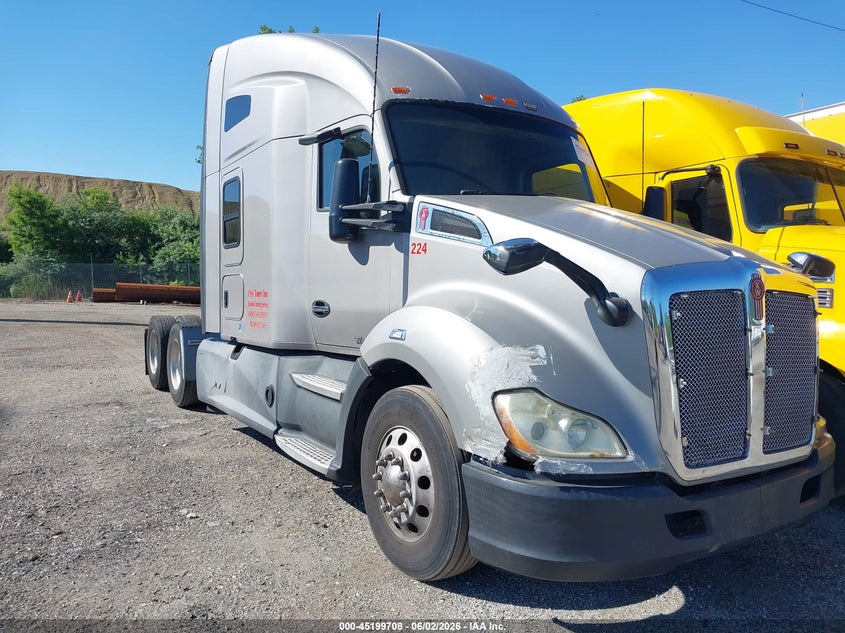 2019 Kenworth T680 VIN 1XKYDP9X7KJ242091 — IAAI salvage auction photo