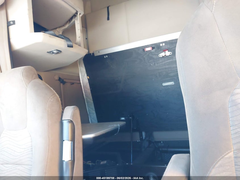 2019 Kenworth T680 VIN 1XKYDP9X7KJ242091 IAAI salvage auction — FRONT END, Original (West Virginia), sold $11,950 on 2026-08-20 (photo 6)