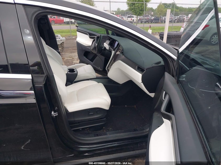 2018 Tesla Model x VIN 5YJXCBE20JF137955 IAAI salvage auction — RIGHT FRONT, Salvage Title, sold $9,200 on 2026-07-30 (photo 5)