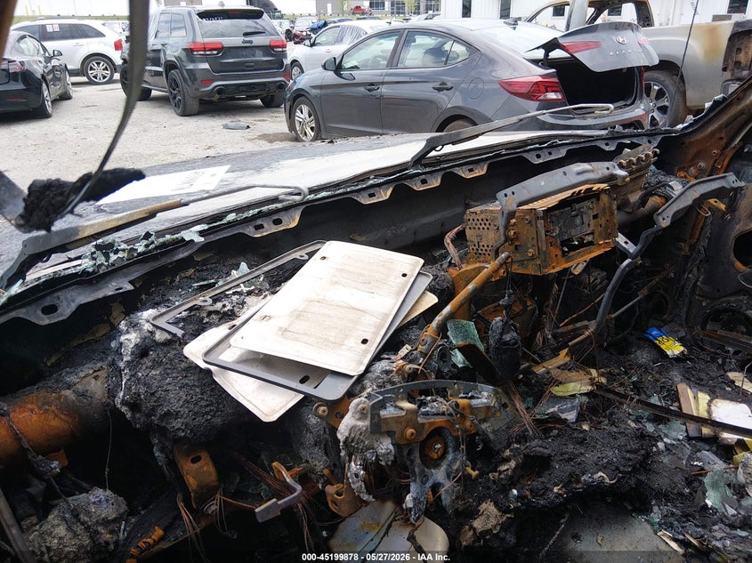 2001 Toyota Tundra VIN 5TBRN34131S199727 IAAI salvage auction — Burn Interior, Non-Repairable (Texas), sold $350 on 2026-07-07 (photo 7)