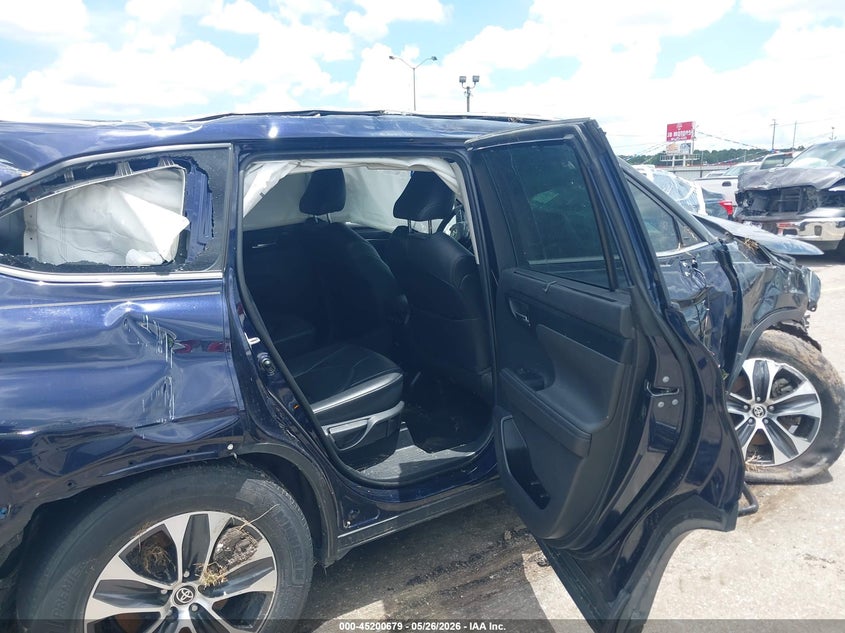 2020 Toyota Highlander VIN 5TDGZRAH7LS009129 IAAI salvage auction — ROLLOVER, Salvage Title, sold $25 on 2026-07-29 (photo 8)