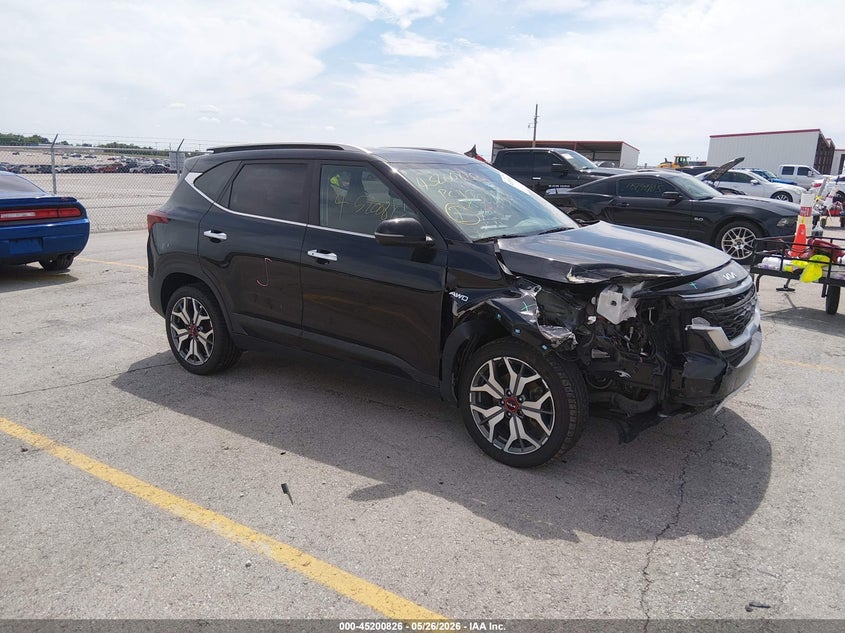 2023 Kia Seltos VIN KNDETCA29P7352896 IAAI salvage auction — FRONT & REAR, Salvage (Kansas), sold $4,775 on 2026-08-01 (photo 1)
