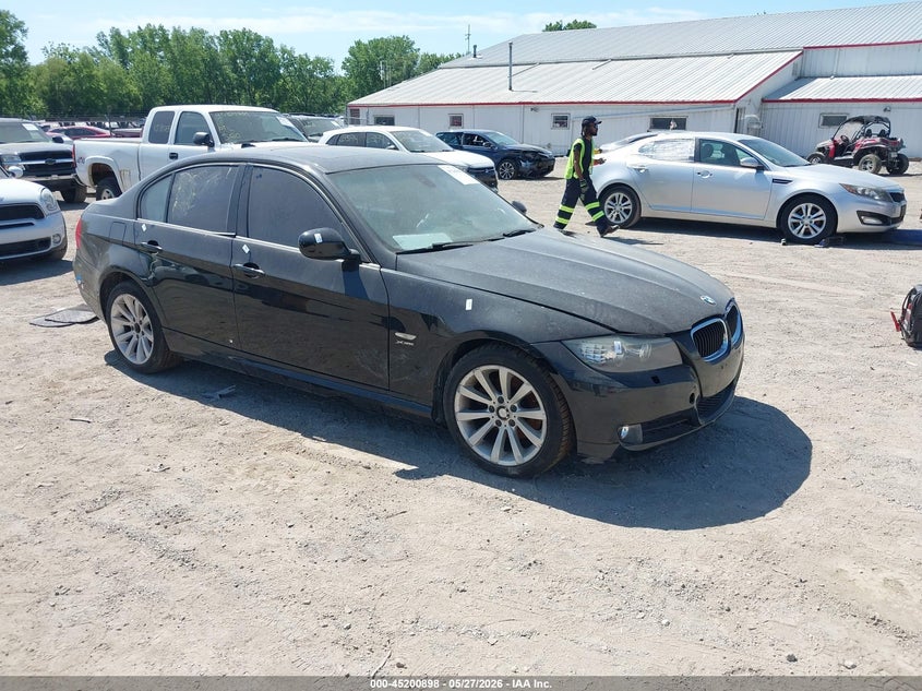 2011 BMW 3er VIN WBAPK5C54BF126839 IAAI salvage auction — LEFT & RIGHT, Salvage (Iowa), sold $425 on 2026-08-03 (photo 1)