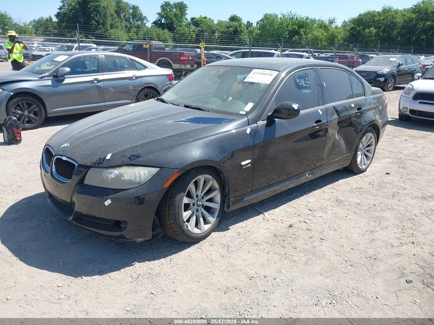 2011 BMW 3er VIN WBAPK5C54BF126839 IAAI salvage auction — LEFT & RIGHT, Salvage (Iowa), sold $425 on 2026-08-03 (photo 2)