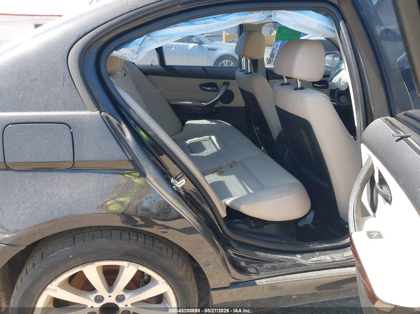2011 BMW 3er VIN WBAPK5C54BF126839 IAAI salvage auction — LEFT & RIGHT, Salvage (Iowa), sold $425 on 2026-08-03 (photo 8)