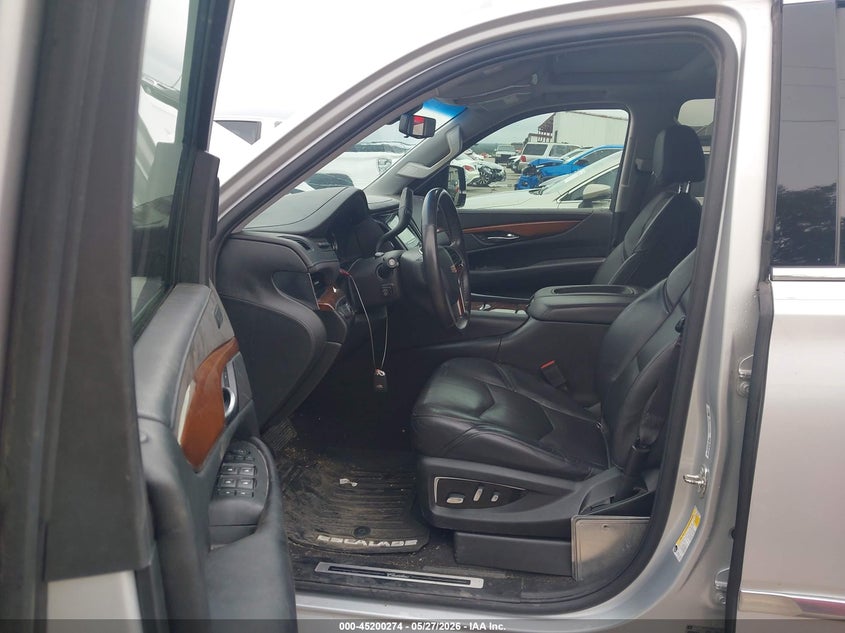 2019 Cadillac Escalade VIN 1GYS3CKJ6KR109496 IAAI salvage auction — RIGHT SIDE, Salvage Title, sold $9,525 on 2026-07-21 (photo 5)