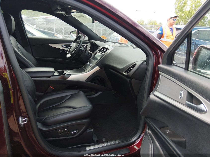 2020 Lincoln Nautilus VIN 2LMPJ8J99LBL32335 IAAI salvage auction — HAIL, Salvage Title, sold $8,925 on 2026-07-24 (photo 5)