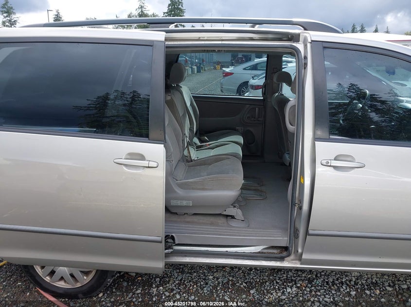 2004 Toyota Sienna VIN 5TDZA23C44S191401 IAAI salvage auction — FRONT & REAR, Bill Of Sale (Washington), sold $400 on 2026-07-16 (photo 8)