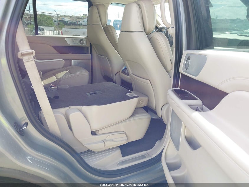 2019 Lincoln Navigator VIN 5LMJJ2LTXKEL04969 IAAI salvage auction — REAR END, Clear (Arizona), sold $6,900 on 2026-07-29 (photo 8)