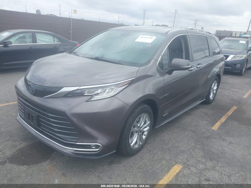 2021 Toyota Sienna VIN 5TDZRKEC7MS029557 IAAI salvage auction — RIGHT SIDE, Salvage Title, sold $22,650 on 2026-07-13 (photo 2)