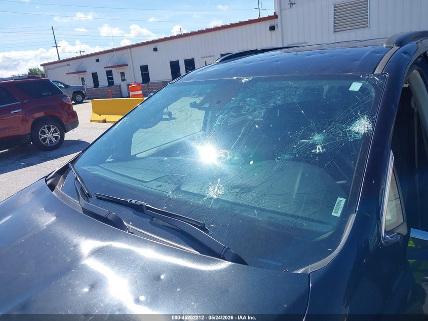 2022 Chrysler Pacifica VIN 2C4RC1BG4NR188310 IAAI salvage auction — HAIL, Clear (Missouri), sold $8,250 on 2026-07-27 (photo 6)