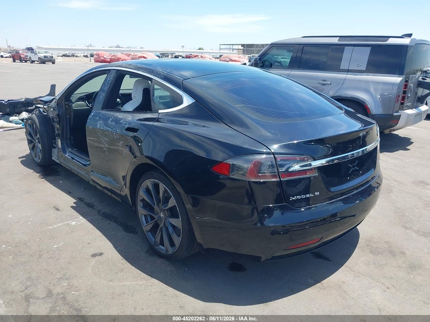 2018 Tesla Model s VIN 5YJSA1E25JF248382 IAAI salvage auction — SIDE, Salvage Title, sold $4,950 on 2026-07-31 (photo 3)