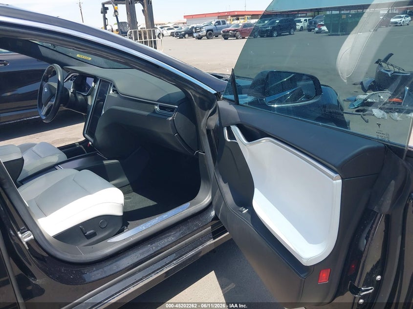 2018 Tesla Model s VIN 5YJSA1E25JF248382 IAAI salvage auction — SIDE, Salvage Title, sold $4,950 on 2026-07-31 (photo 5)