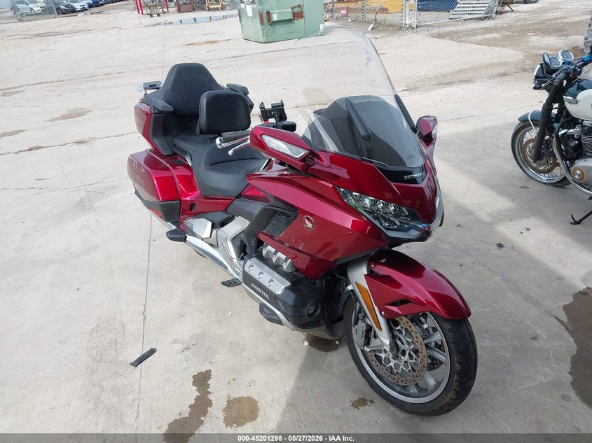2018 Honda Gl1800c VIN JH2SC7950JK004053 IAAI salvage auction — RIGHT FRONT, Salvage Title, sold $9,900 on 2026-07-14 (photo 1)