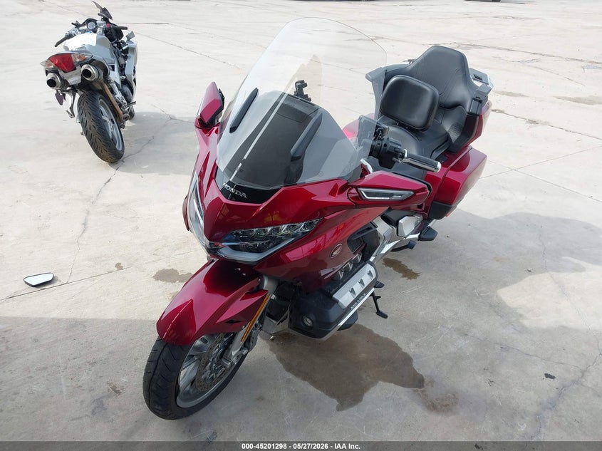 2018 Honda Gl1800c VIN JH2SC7950JK004053 IAAI salvage auction — RIGHT FRONT, Salvage Title, sold $9,900 on 2026-07-14 (photo 2)