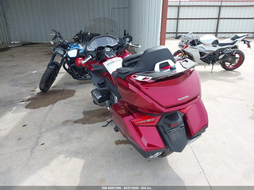 2018 Honda Gl1800c VIN JH2SC7950JK004053 IAAI salvage auction — RIGHT FRONT, Salvage Title, sold $9,900 on 2026-07-14 (photo 3)