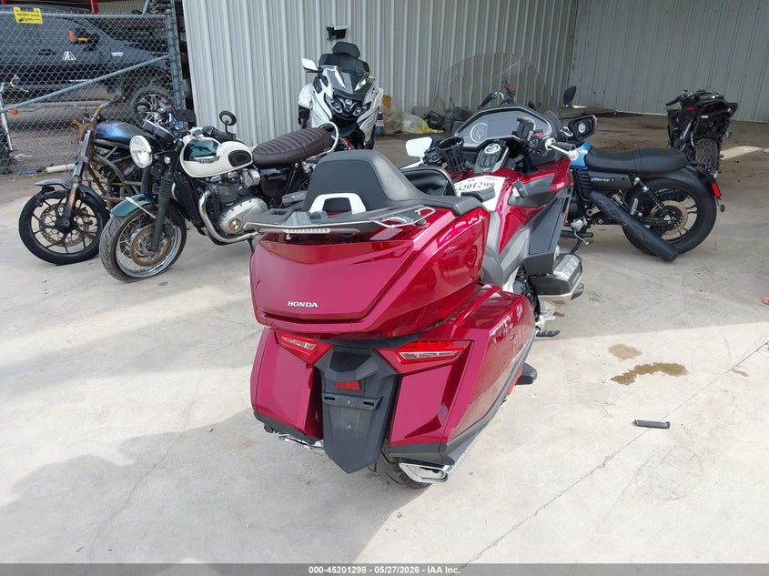 2018 Honda Gl1800c VIN JH2SC7950JK004053 IAAI salvage auction — RIGHT FRONT, Salvage Title, sold $9,900 on 2026-07-14 (photo 4)