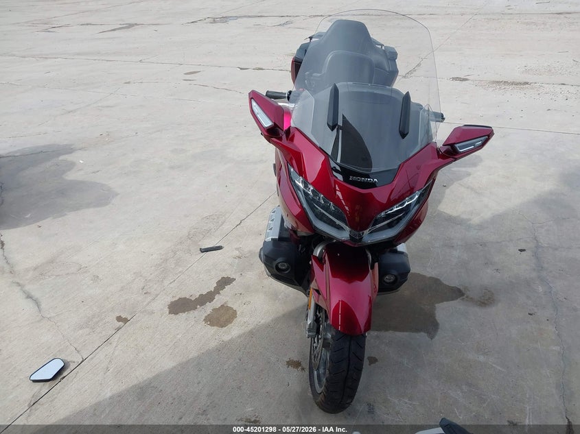 2018 Honda Gl1800c VIN JH2SC7950JK004053 IAAI salvage auction — RIGHT FRONT, Salvage Title, sold $9,900 on 2026-07-14 (photo 5)