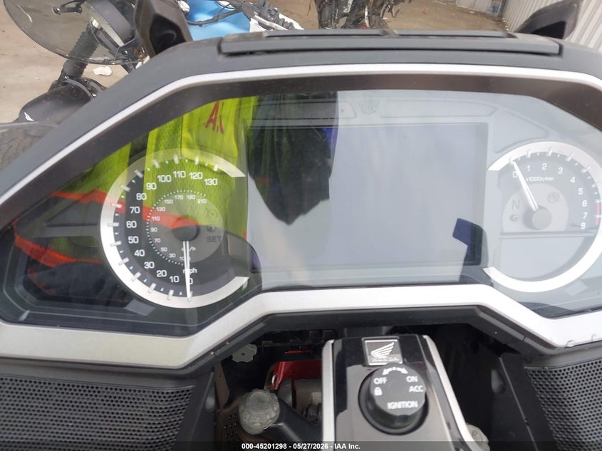2018 Honda Gl1800c VIN JH2SC7950JK004053 IAAI salvage auction — RIGHT FRONT, Salvage Title, sold $9,900 on 2026-07-14 (photo 7)