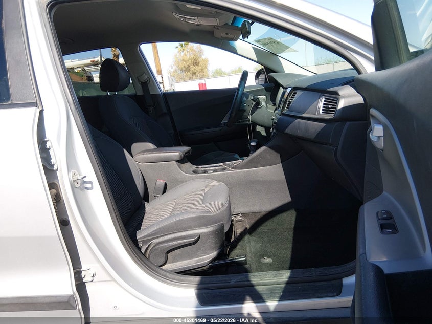 2019 Kia Niro VIN KNDCB3LC7K5263350 IAAI salvage auction — LEFT SIDE, Salvage (Nevada), sold $1,400 on 2026-07-17 (photo 5)