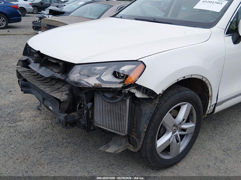 2011 Volkswagen Touareg VIN WVGFK9BP9BD003912 IAAI salvage auction — FRONT END, Bill Of Sale (Washington), sold $1,450 on 2026-08-08 (photo 6)