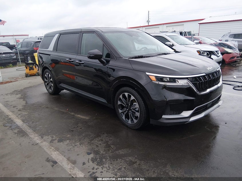 2024 Kia Carnival VIN KNDNC5H38R6373094 IAAI salvage auction — LEFT FRONT, Salvage Title, sold $9,400 on 2026-07-15 (photo 1)