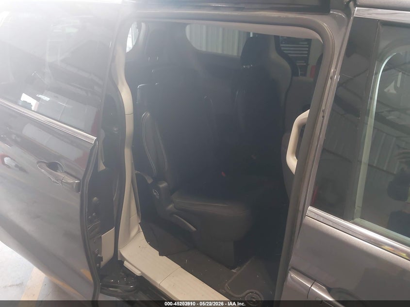 2022 Chrysler Voyager VIN 2C4RC1CG6NR127801 IAAI salvage auction — NORMAL WEAR, Sf97 (Texas), sold $14,800 on 2026-07-07 (photo 8)