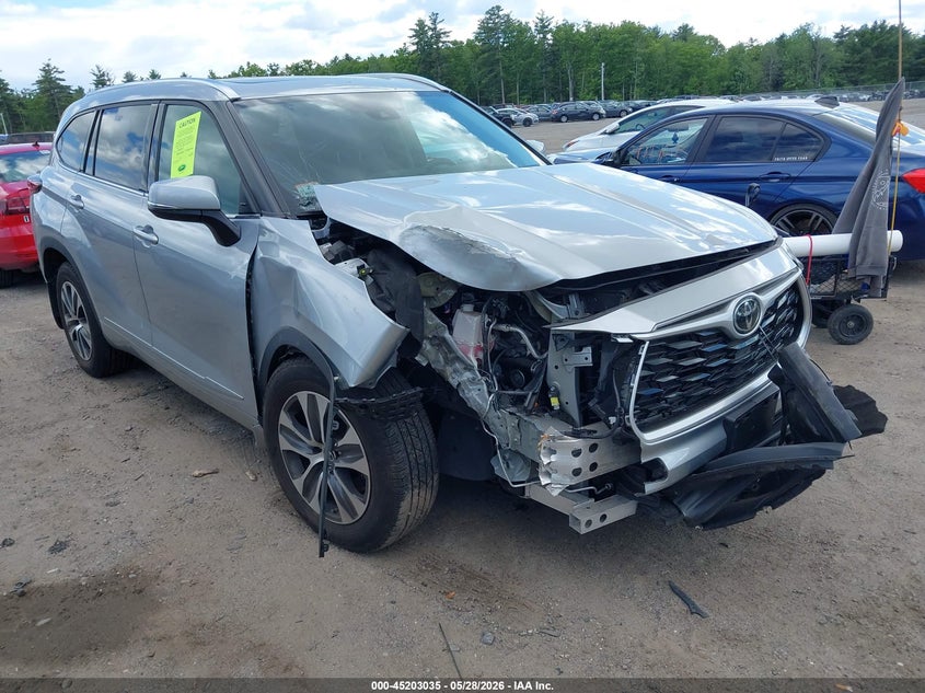 2021 Toyota Highlander VIN 5TDHZRBH4MS557335 — IAAI salvage auction photo