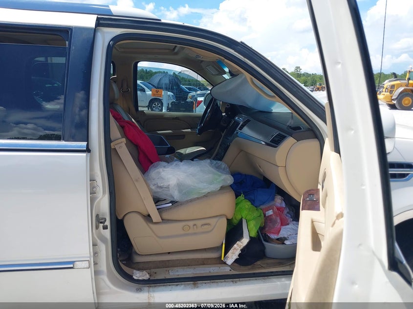 2010 Cadillac Escalade ext VIN 3GYVKNEF3AG278697 IAAI salvage auction — BIO HAZARD, Repossessed (Missouri), sold $25 on 2026-07-31 (photo 5)