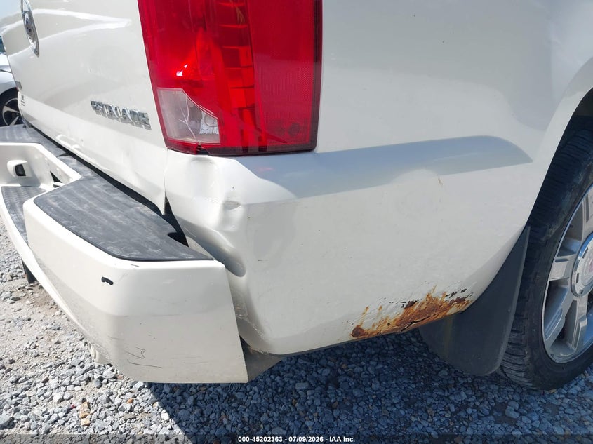 2010 Cadillac Escalade ext VIN 3GYVKNEF3AG278697 IAAI salvage auction — BIO HAZARD, Repossessed (Missouri), sold $25 on 2026-07-31 (photo 6)