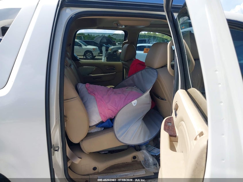 2010 Cadillac Escalade ext VIN 3GYVKNEF3AG278697 IAAI salvage auction — BIO HAZARD, Repossessed (Missouri), sold $25 on 2026-07-31 (photo 8)