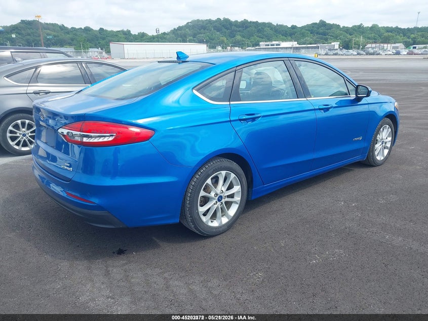2019 Ford Fusion VIN 3FA6P0LUXKR226916 IAAI salvage auction — NORMAL WEAR, Sf97 (Washington), sold $11,075 on 2026-07-09 (photo 4)