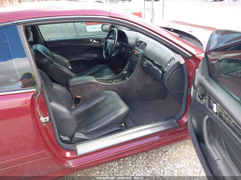 2000 Mercedes-benz Clk-class VIN WDBLJ70G9YF137087 IAAI salvage auction — FRONT END, Salvage (Kentucky), sold $25 on 2026-09-15 (photo 5)