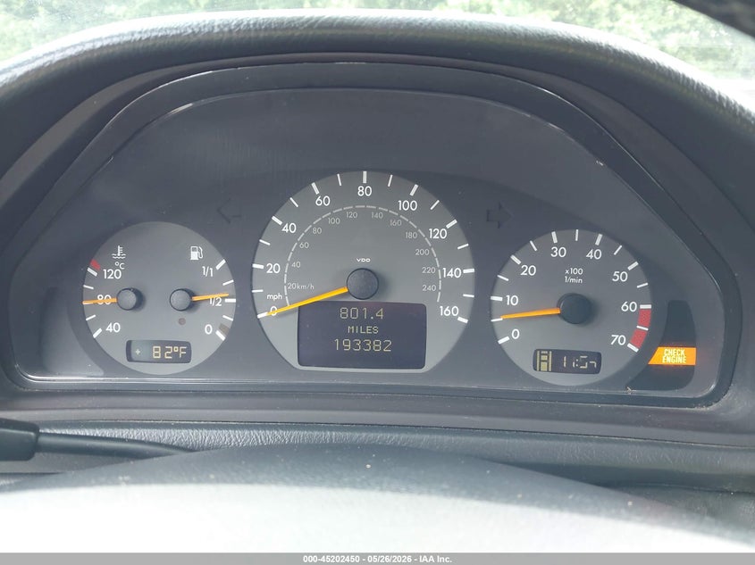 2000 Mercedes-benz Clk-class VIN WDBLJ70G9YF137087 IAAI salvage auction — FRONT END, Salvage (Kentucky), sold $25 on 2026-09-15 (photo 7)