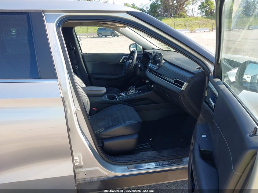 2022 Mitsubishi Outlander VIN JA4J4UA87NZ085551 IAAI salvage auction — FRONT END, Salvage Title, sold $6,100 on 2026-07-30 (photo 5)