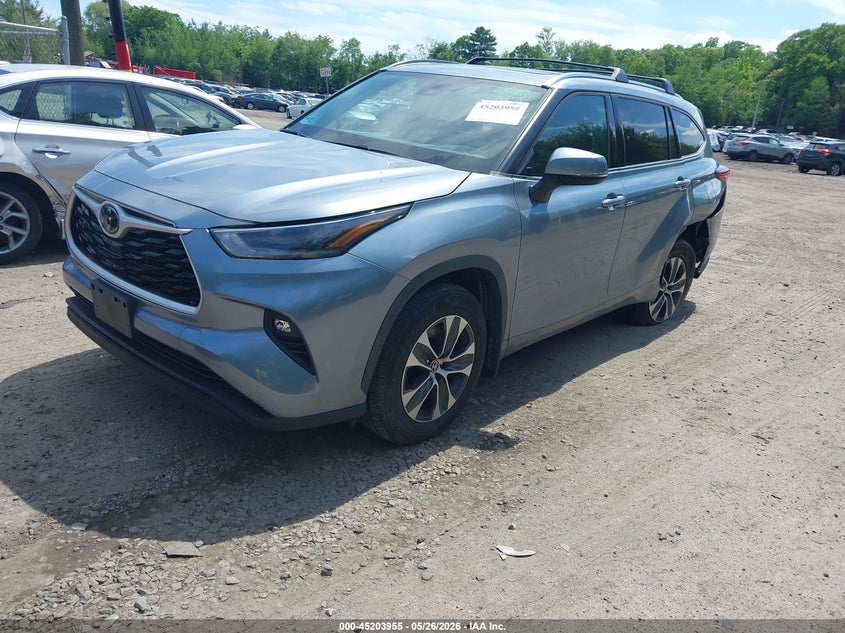 2021 Toyota Highlander VIN 5TDHZRBH8MS059204 IAAI salvage auction — SUSPENSION, Salvage (Rhode Island), sold $13,700 on 2026-07-28 (photo 2)