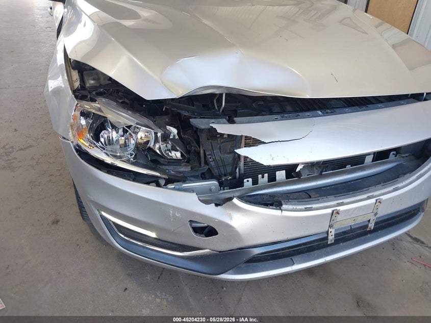 2015 Volvo S60 VIN YV1612TK0F2333192 IAAI salvage auction — RIGHT FRONT, Salvage (North Dakota), sold $1,650 on 2026-07-25 (photo 6)