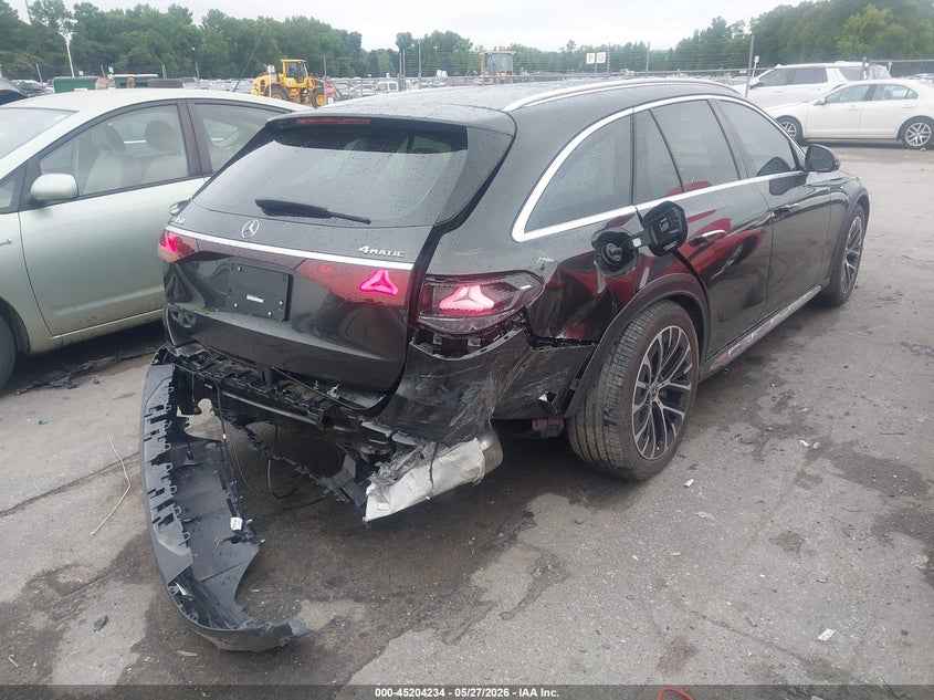 2025 Mercedes-benz E-klasse VIN W1KLH6FB2SA154469 IAAI salvage auction — REAR END, Wait Title, sold $17,100 on 2026-09-08 (photo 4)