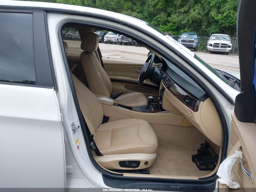 2007 BMW 3 series VIN WBAVB73557KY60570 IAAI salvage auction — NORMAL WEAR, Clear (Missouri), sold $750 on 2026-07-15 (photo 5)