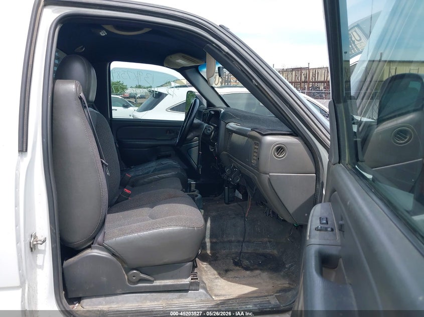 2004 Chevrolet Silverado 2500 VIN 1GCHC24U84E258682 IAAI salvage auction — LEFT FRONT, Salvage (Illinois), sold $750 on 2026-07-09 (photo 5)