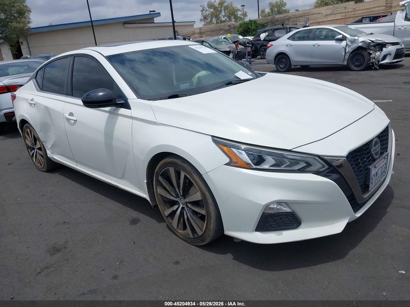 2019 Nissan Altima VIN 1N4BL4CV3KN315997 IAAI salvage auction — SIDE, Wait Title, sold $3,200 on 2026-08-20 (photo 1)