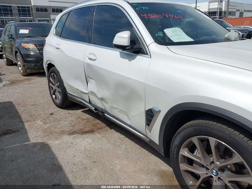 2026 BMW X5 VIN 5UX43EU09T9243921 IAAI salvage auction — RIGHT SIDE, Salvage Title, sold $50,250 on 2026-07-30 (photo 6)